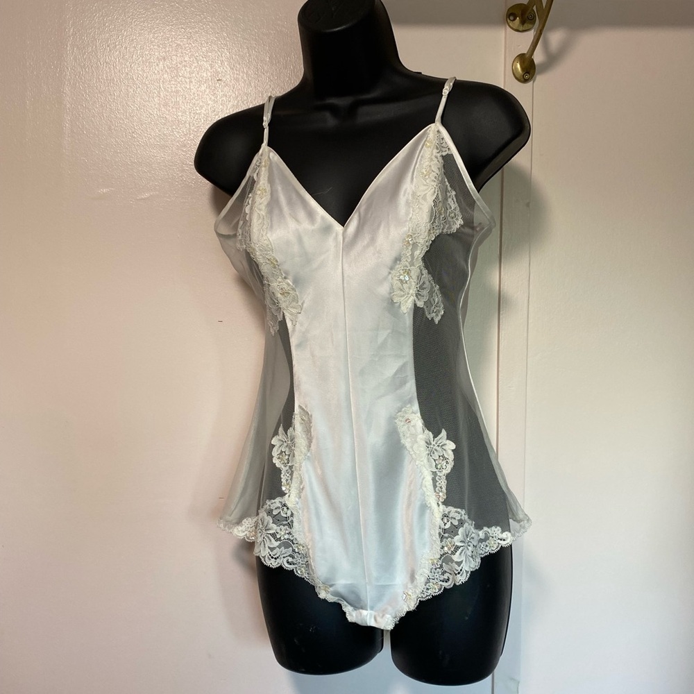 Victoria’s Secret-Elegant White Lace Bodysuit